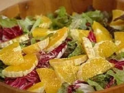 Rezept: Eichblattsalat mit Nüssen, Hüttenkäse und Orangen Eichblattsalat mit Nüssen, Hüttenkäse und Orangen - Rezept