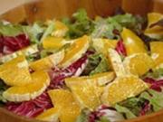 Eichblattsalat mit Nüssen, Hüttenkäse und Orangen - Rezept