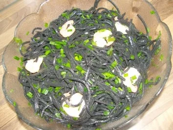 Rezept: Halloween- gruseliger Nudelsalat Bild Nr. 3 Halloween- gruseliger Nudelsalat - Rezept - Bild Nr. 3