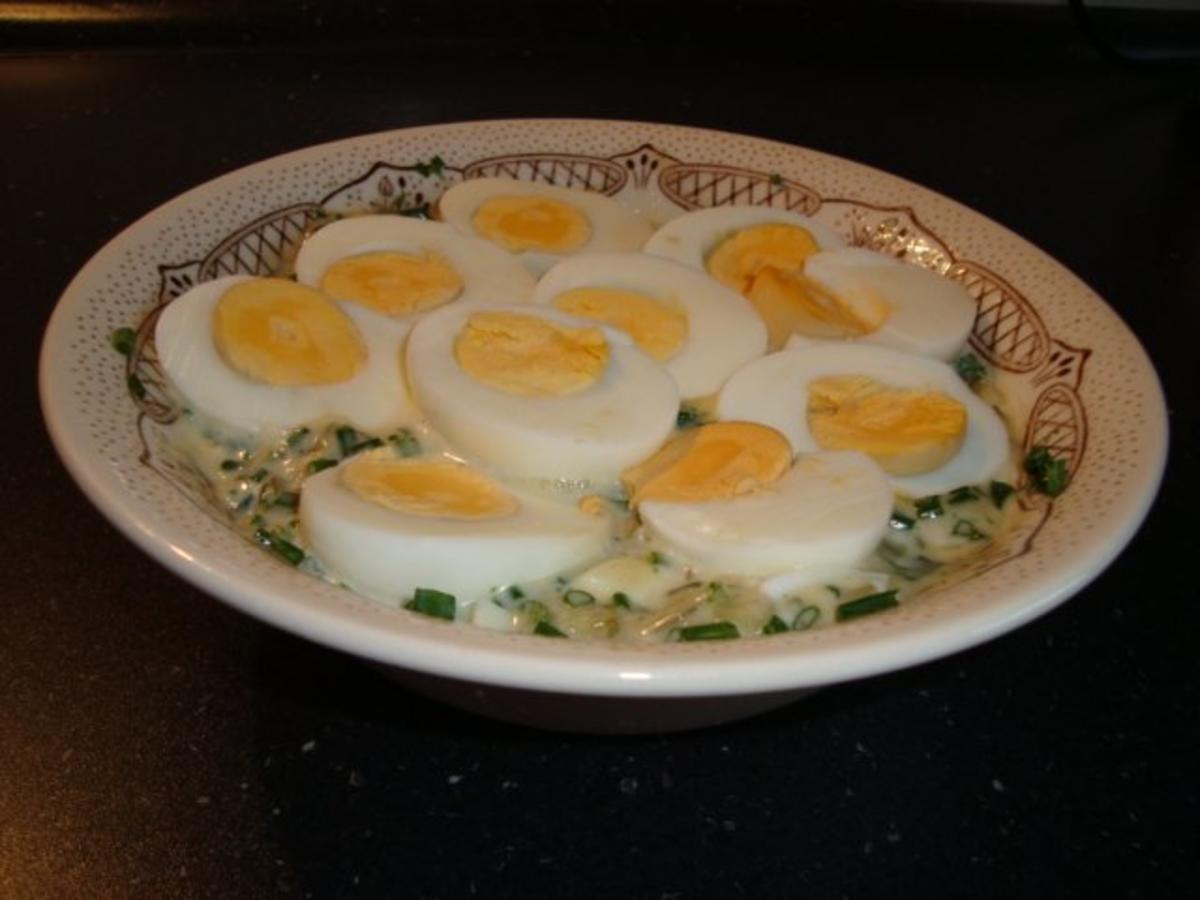 Eier in einer leckeren Kräutersauce - Rezept
