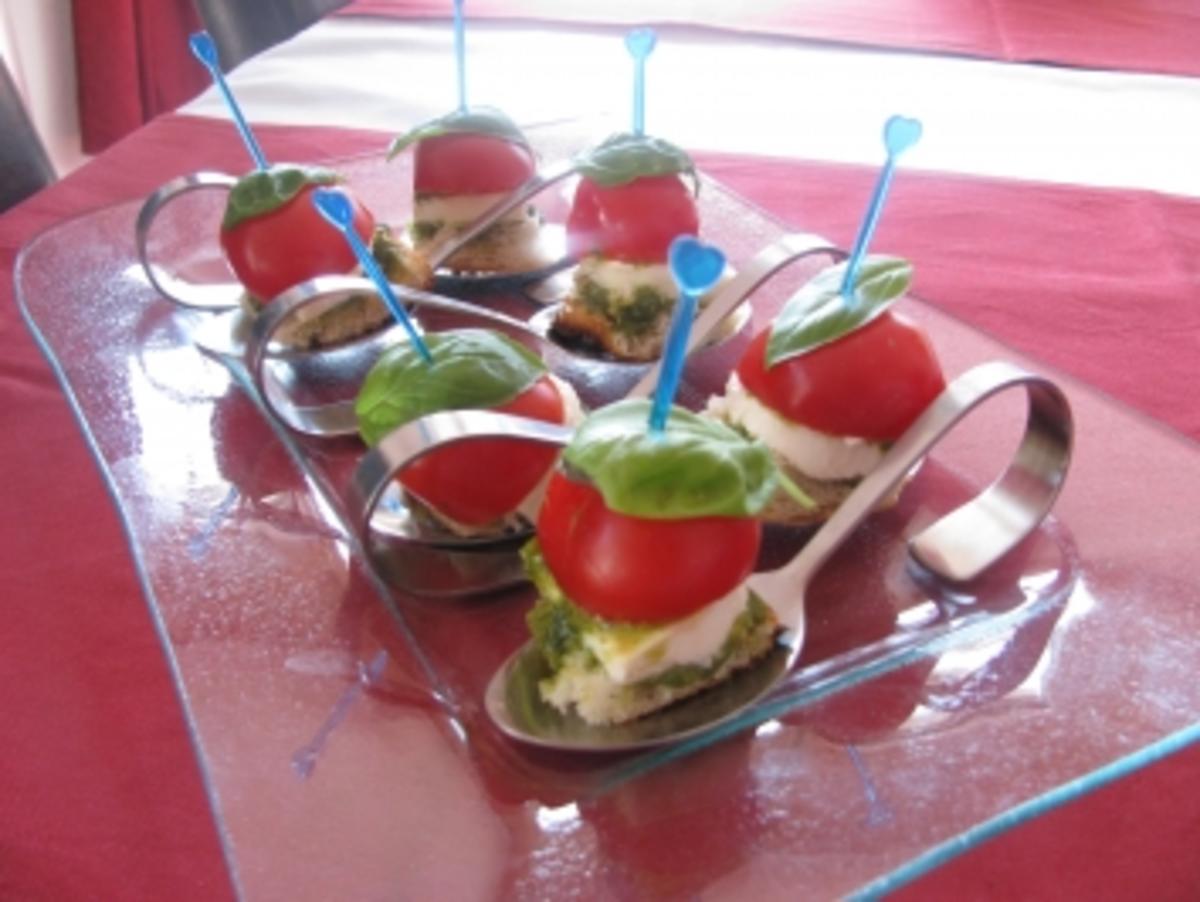 Bilder für Tomaten-Mozarella-Appetithäppchen - Rezept