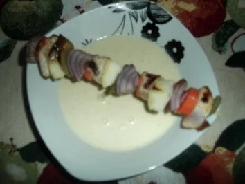 Rezept: Apfel-Meerrettichsuppe mit Rinderfilet-Lorbeerspieß Apfel-Meerrettichsuppe mit Rinderfilet-Lorbeerspieß - Rezept