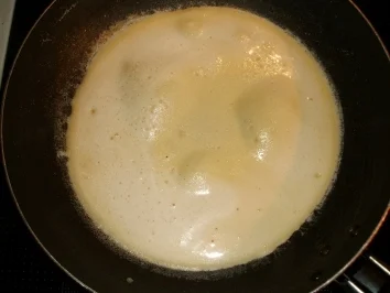 Lachs-Crêpes mit Meerrettich-Frischkäse und Dijon-Senfcreme - Rezept - Bild Nr. 5