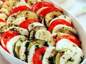 Gemüsesalat mit Mozzarella - Rezept