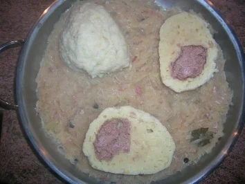 Rezept: Gefüllte Knödel dazu Sauerkraut (Leckeres aus der Klosterküche - Inspiraton von Kloster Himmerod) Lecker, kräftig, deftig Gefüllte Knödel dazu Sauerkraut (Leckeres aus der Klosterküche - Inspiraton von Kloster Himmerod) Lecker, kräftig, deftig - Rezept