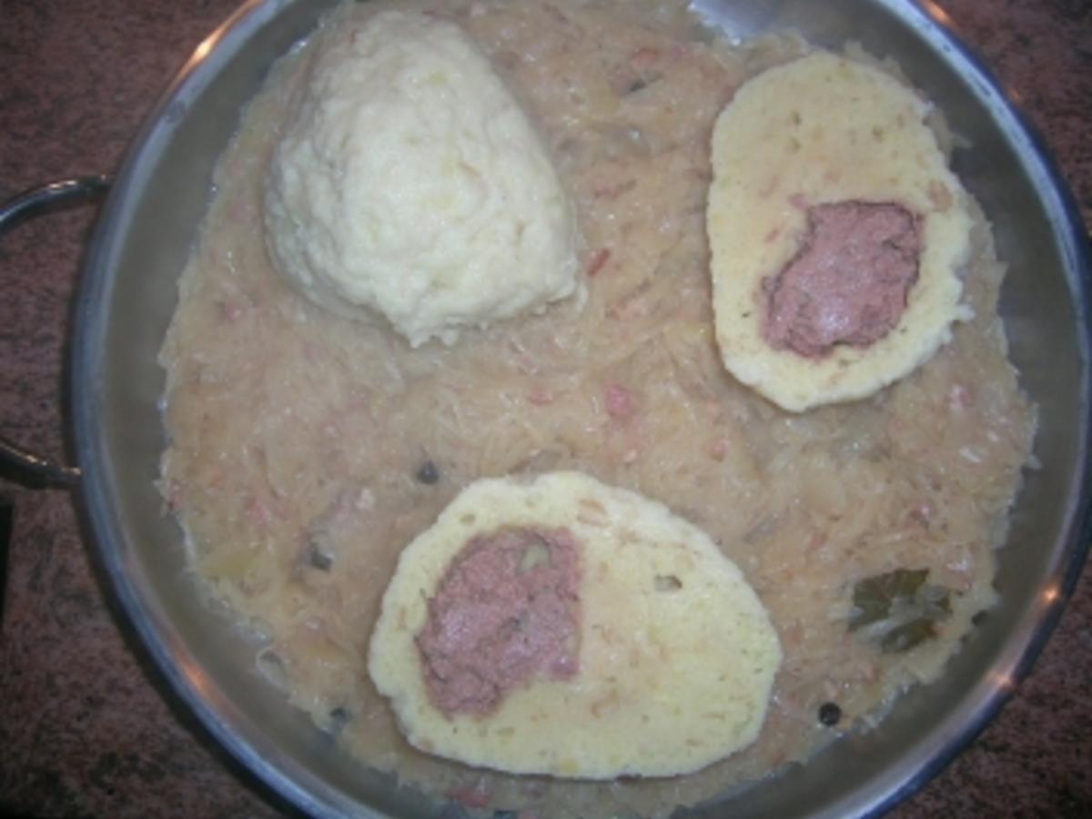 Gefüllte Knödel dazu Sauerkraut (Leckeres aus der Klosterküche