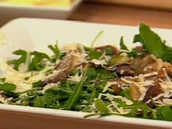 Geflämmtes Rinderfilet mit Rucola, Parmesan und Austernpilzen - Rezept