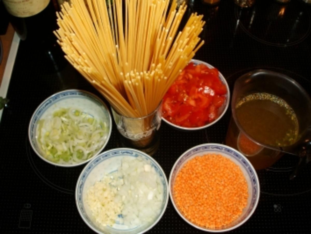 Spaghetti mit roter Linsensauce - Rezept