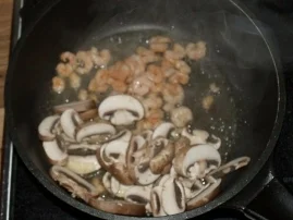 Farfalle mit frischen Champignons und Garnelen - Rezept - Bild Nr. 2