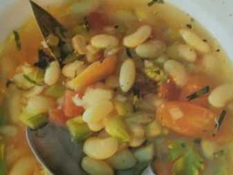 Suppe --- Weiße-Bohnen-Suppe - Rezept