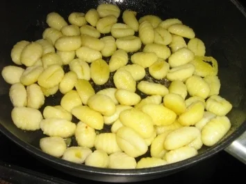 Gulasch mit Gnocchi gratiniert - Rezept - Bild Nr. 4