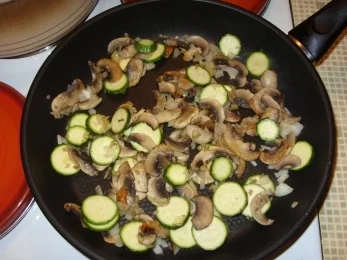 Rezept: Champignon-Gemüse mit Spiralnudeln Bild Nr. 3 Champignon-Gemüse mit Spiralnudeln - Rezept - Bild Nr. 3