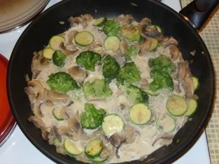 Rezept: Champignon-Gemüse mit Spiralnudeln Bild Nr. 4 Champignon-Gemüse mit Spiralnudeln - Rezept - Bild Nr. 4