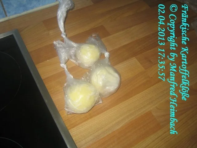 Rezept: Fränkisch - Fränkische Kartoffelklösse Bild Nr. 4 Fränkisch - Fränkische Kartoffelklösse - Rezept - Bild Nr. 4