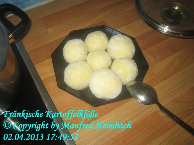 Rezept: Fränkisch - Fränkische Kartoffelklösse Bild Nr. 3 Fränkisch - Fränkische Kartoffelklösse - Rezept - Bild Nr. 3