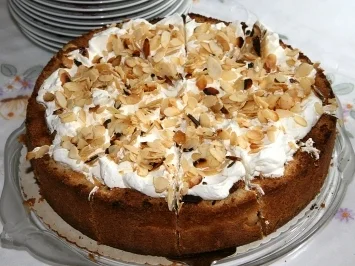 Rezept: Apfel-Weinkuchen mit Sahnehaube Apfel-Weinkuchen mit Sahnehaube - Rezept