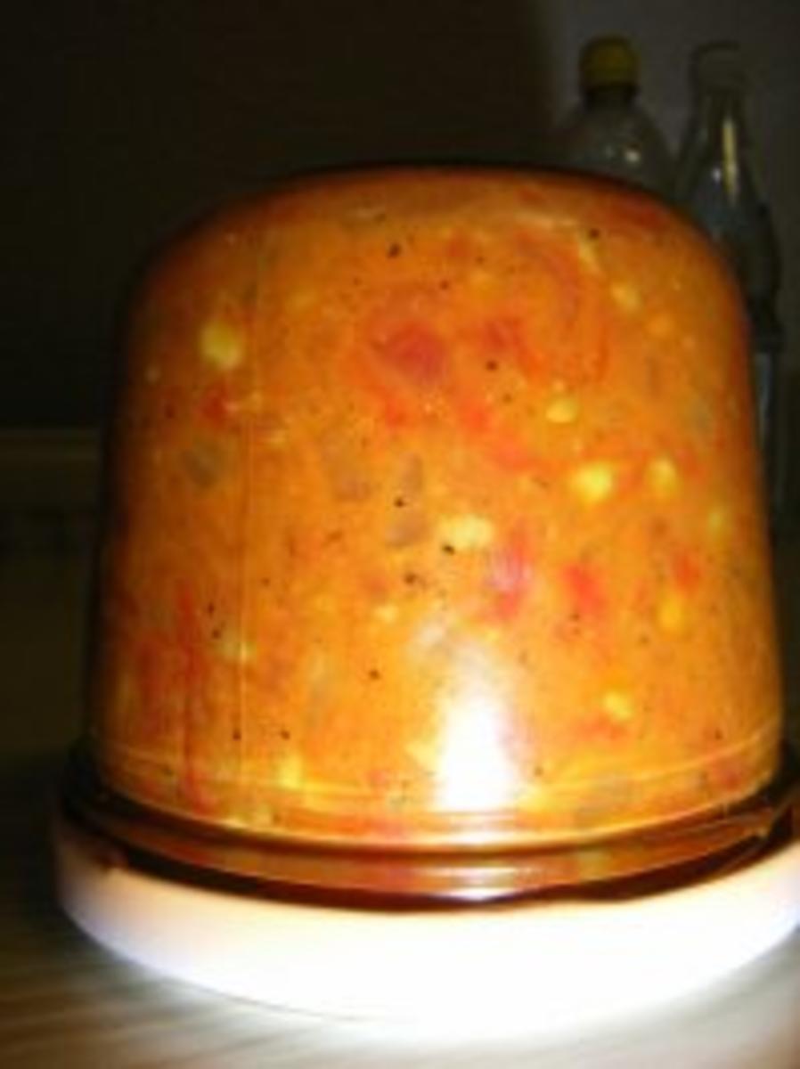 Bilder für Pesto: Tomaten-Pesto mit Avocado - Rezept