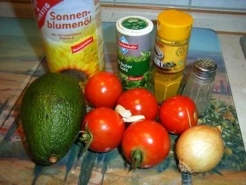 Rezept: Pesto: Tomaten-Pesto mit Avocado Bild Nr. 2 Pesto: Tomaten-Pesto mit Avocado - Rezept - Bild Nr. 2