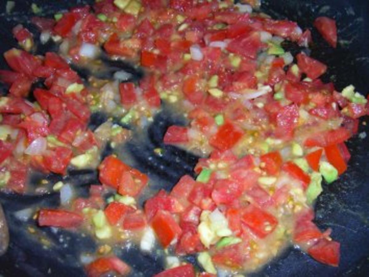 Pesto: Tomaten-Pesto mit Avocado - Rezept - Bild Nr. 5
