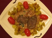 Lammlachs mit Würfelkartoffeln, gedünsteten Tomaten und Pfifferling-Rotwein-Rahmsoße - Rezept