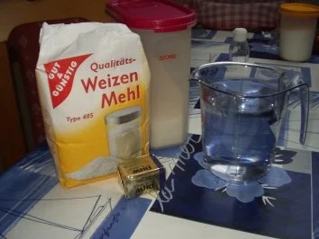 Rezept: Hefeteig nach Schwiegermutters Art Bild Nr. 2 Hefeteig nach Schwiegermutters Art - Rezept - Bild Nr. 2