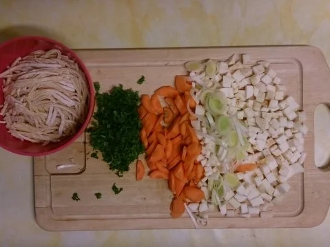 Omas Hühnernudelsuppe - Rezept