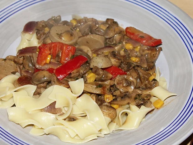 Putengeschnetzeltes mit Paprika-Champignon-Rahmsoße - Rezept - Bild Nr. 2