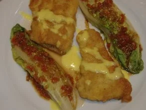 Rezept: Gedünstete Salatherzen mit gebr.Fischfilet und Zitronenschaum Gedünstete Salatherzen mit gebr.Fischfilet und Zitronenschaum - Rezept