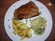 Wirsinggemüse mit natur gebratenem Kotelett und Salzkartoffeln (typische altdeutsche Küche) - Rezept
