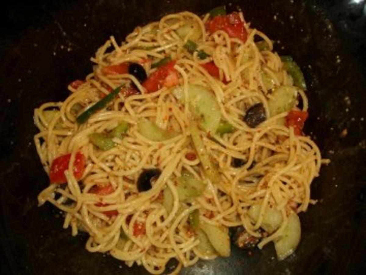 Spaghetti-Salat mediterran - Rezept - Bild Nr. 4