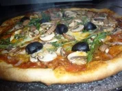 Kikis Pizza Rucola - Rezept