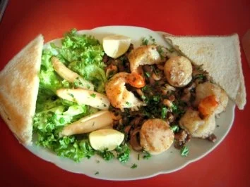 Rendevous: Jakobsmuschel + Garnele mit Spargelköpfen + Pfifferlingen - Rezept