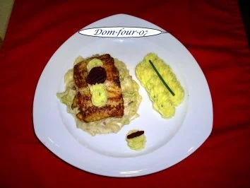 Lachs im Ei- Senf- Mantel auf einem  Wirsing-Bett - Rezept