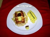 Lachs im Ei- Senf- Mantel auf einem  Wirsing-Bett - Rezept