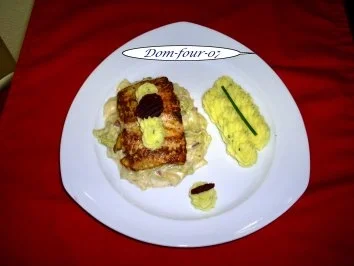 Lachs im Ei- Senf- Mantel auf einem  Wirsing-Bett - Rezept - Bild Nr. 2