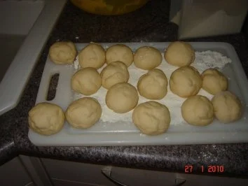 Rezept: Gebäck : Schmalznudeln Bild Nr. 2 Gebäck : Schmalznudeln - Rezept - Bild Nr. 2