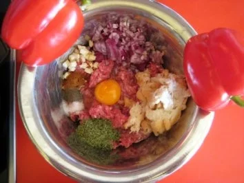 gefüllte Paprika auf Tomaten-Paprika-Sugo - Rezept - Bild Nr. 3