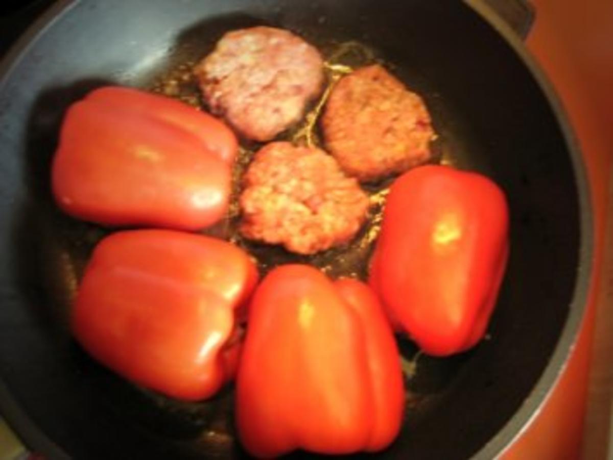 gefüllte Paprika auf Tomaten-Paprika-Sugo - Rezept - Bild Nr. 4