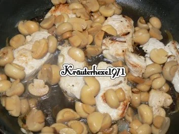 Putenfiletmedaillons in einer Weißweinsahnesauce mit Champignons - Rezept - Bild Nr. 3