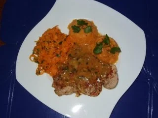 Rezept: Filetmedaillons mit Karottengemüse und Süßkartoffelbrei Bild Nr. 6 Filetmedaillons mit Karottengemüse und Süßkartoffelbrei - Rezept - Bild Nr. 6