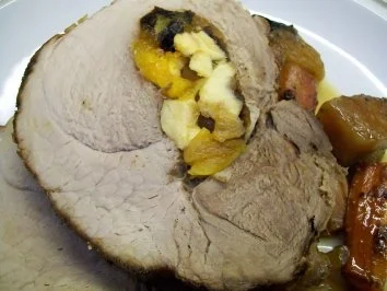 Rezept: lackierter Ofenbraten mit Dörrobst im Thymianduft Bild Nr. 7 lackierter Ofenbraten mit Dörrobst im Thymianduft - Rezept - Bild Nr. 7