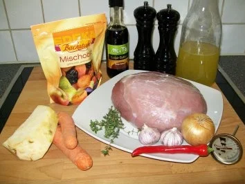 Rezept: lackierter Ofenbraten mit Dörrobst im Thymianduft Bild Nr. 2 lackierter Ofenbraten mit Dörrobst im Thymianduft - Rezept - Bild Nr. 2