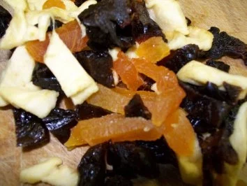 Rezept: lackierter Ofenbraten mit Dörrobst im Thymianduft Bild Nr. 3 lackierter Ofenbraten mit Dörrobst im Thymianduft - Rezept - Bild Nr. 3