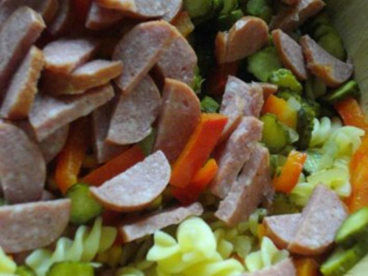 Pikanter Nudelsalat - Rezept mit Bild - kochbar.de