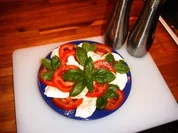 VORSPEISE: Tomate - Mozarella- Basilikum - Rezept