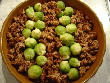 Rosenkohl-Hack-Auflauf mit Kartoffeln und Kräutersauce.... - Rezept - Bild Nr. 2