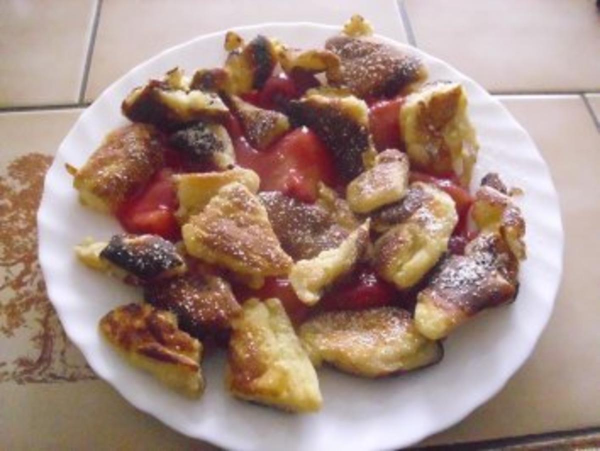 Kaiserschmarrn auf Pflaumenkompott - Rezept