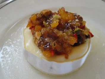 Überbackener Käse auf Salatbeet - Rezept - Bild Nr. 2