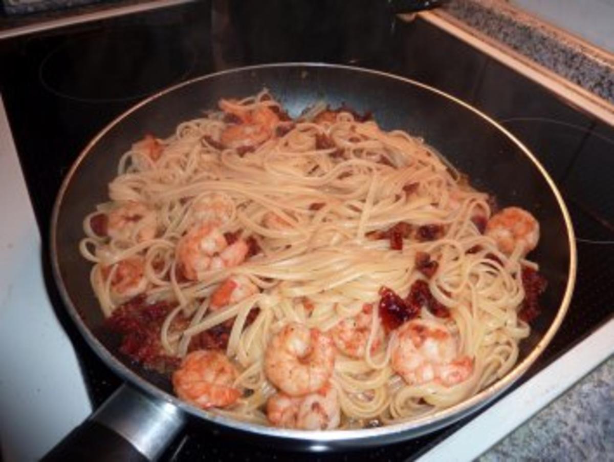 Linguine mit getrockneten Tomaten und Garnelen - Rezept - Bild Nr. 5