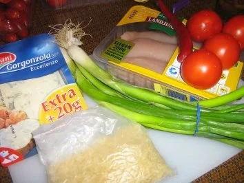 Rezept: Hähnchengeschnetzeltes mit Tomaten-Gorgonzola-Sauce Bild Nr. 2 Hähnchengeschnetzeltes mit Tomaten-Gorgonzola-Sauce - Rezept - Bild Nr. 2